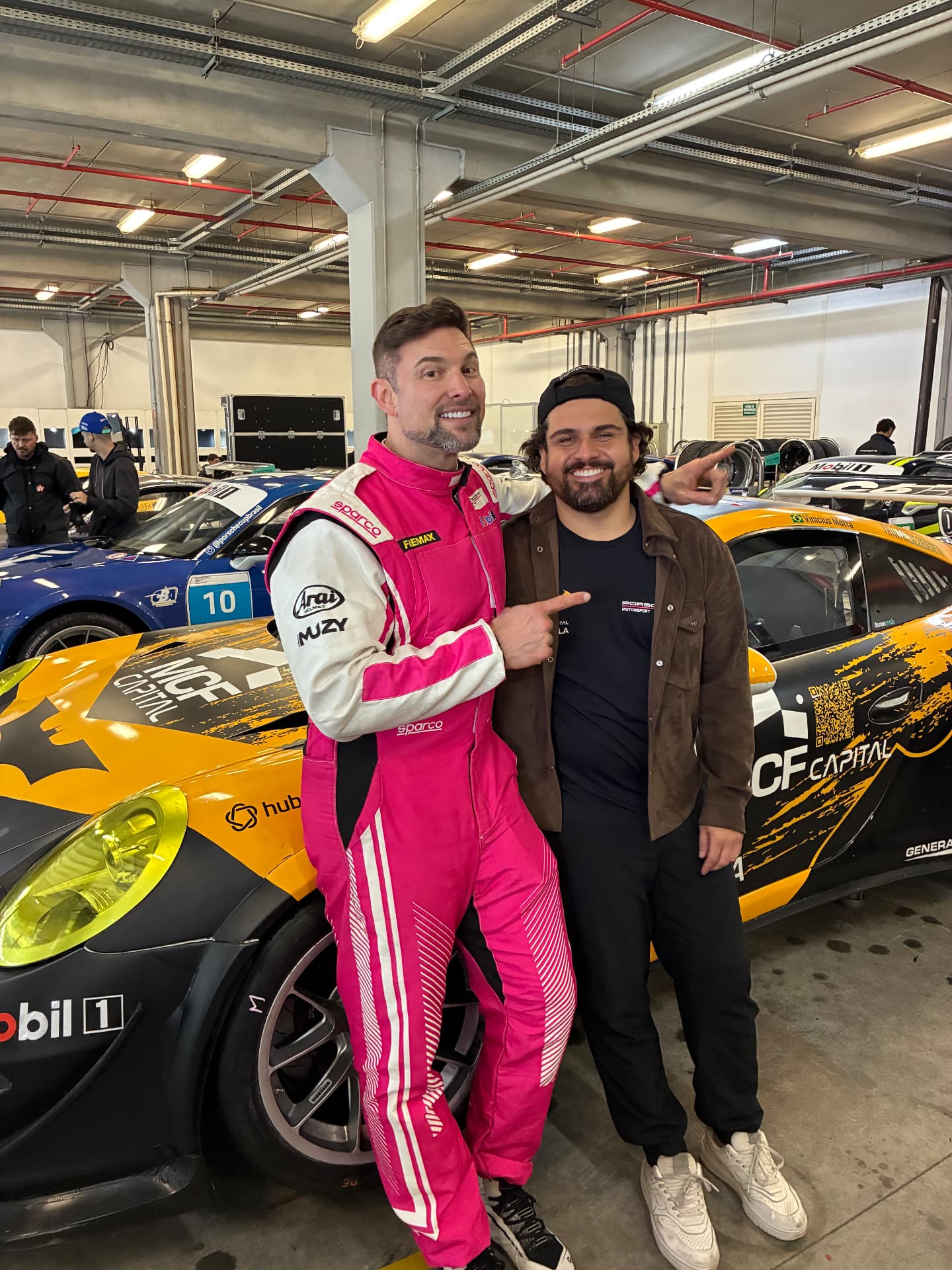 Vinicius Motta no paddock da Porsche Cup