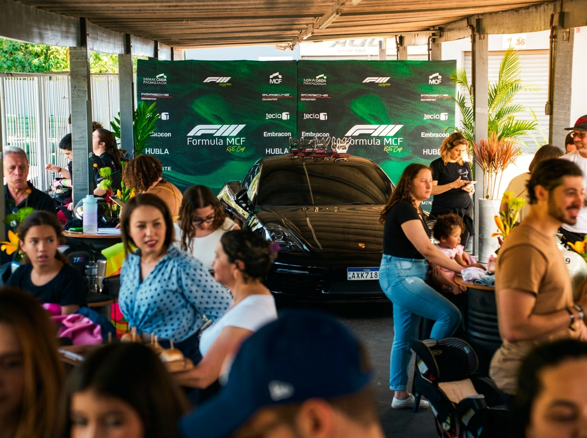 Família no paddock da MCF